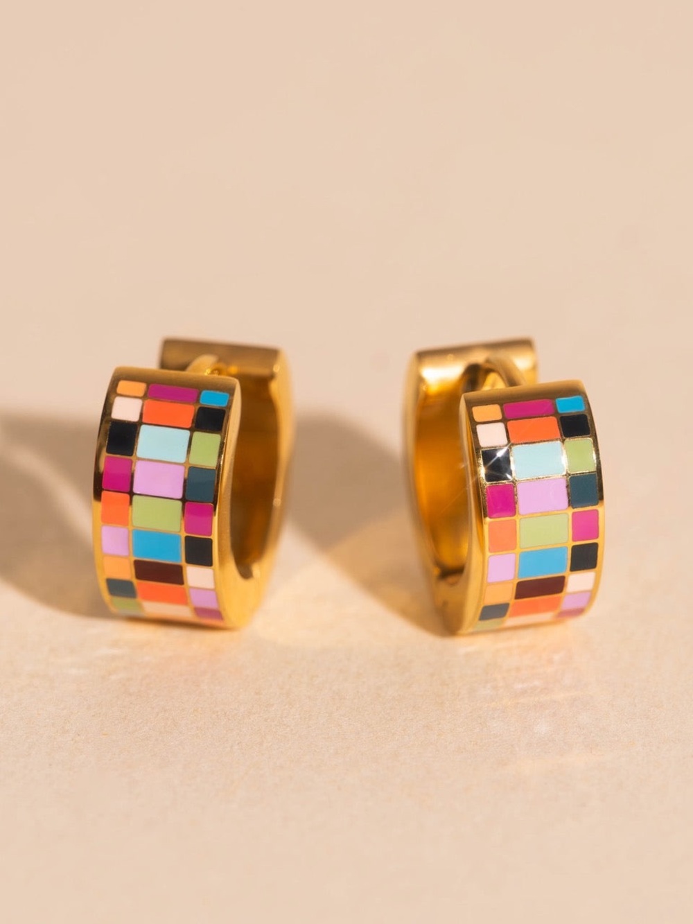 NWT 🍊 Oh Clem Checkered Super Chunky Huggie Hoop Earrings - Rainbow/Gold
